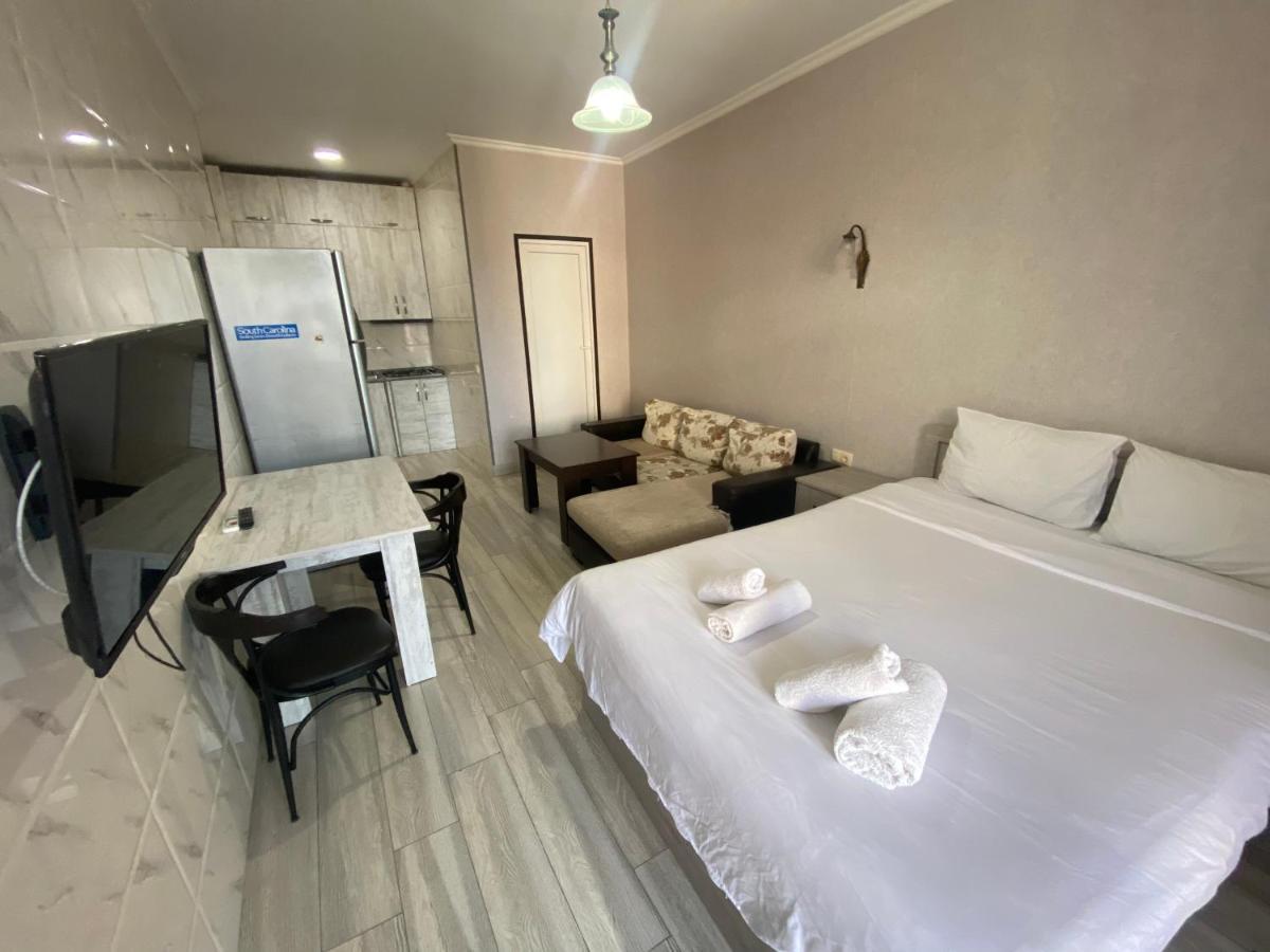 Apartment - Nino Batumi Bagian luar foto