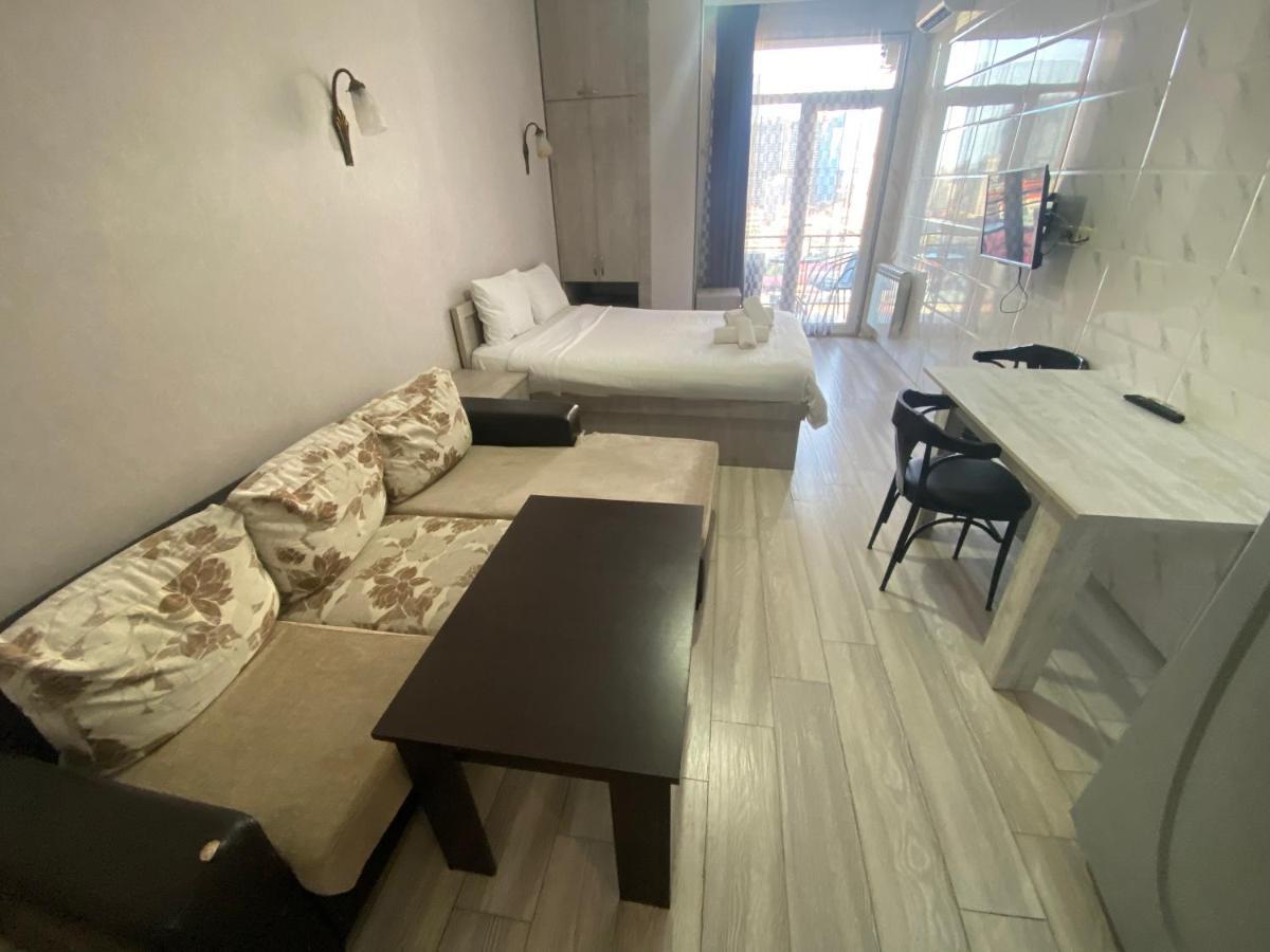 Apartment - Nino Batumi Bagian luar foto