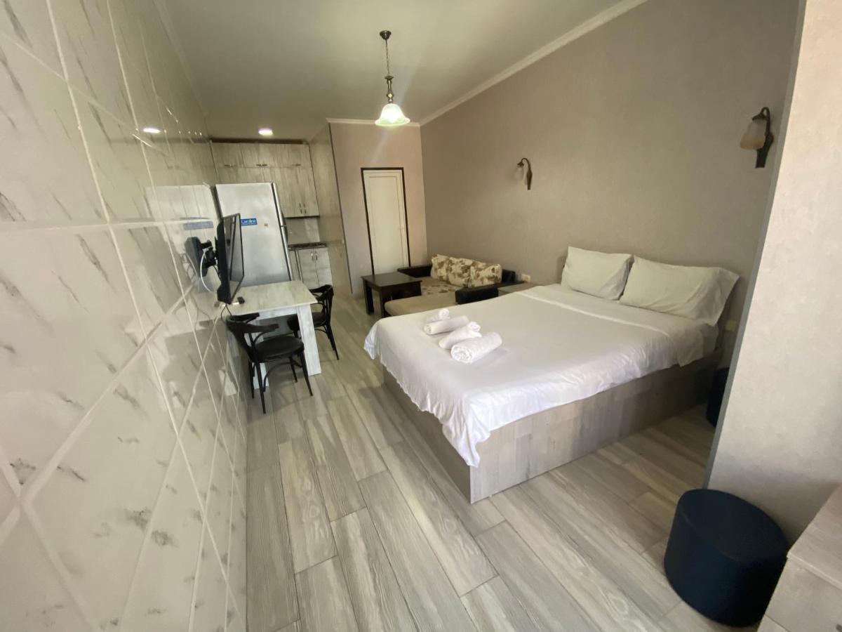 Apartment - Nino Batumi Bagian luar foto