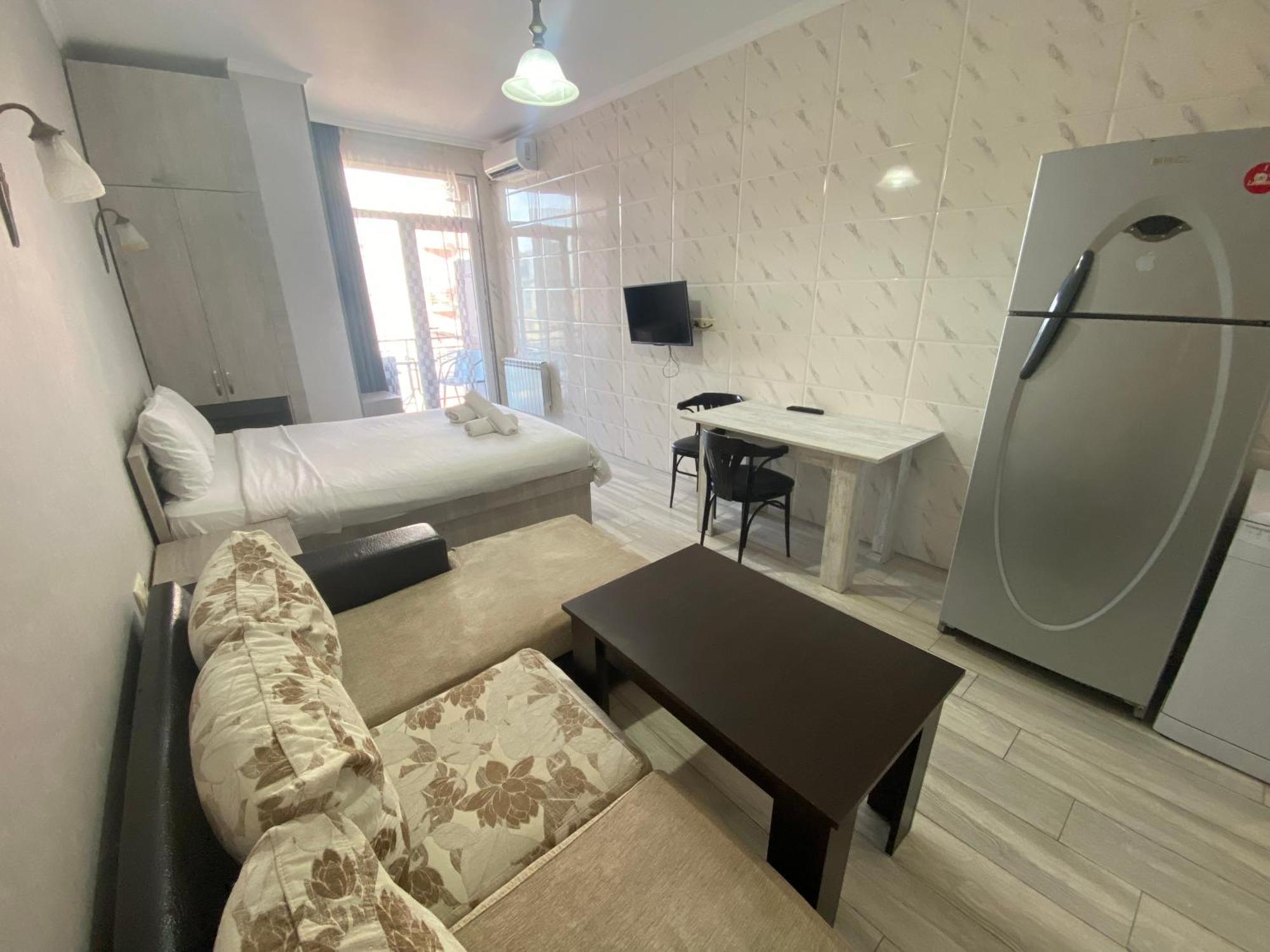 Apartment - Nino Batumi Bagian luar foto